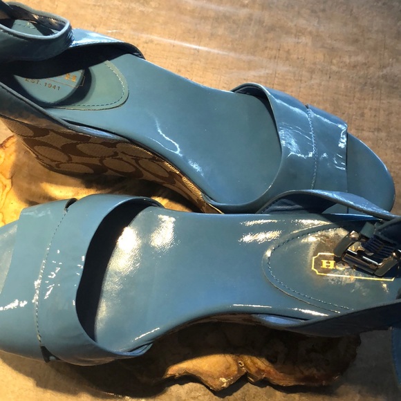 Coach platforms - Picture 2 of 2